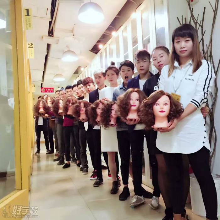 成都阿杰形象設(shè)計學院學員風采